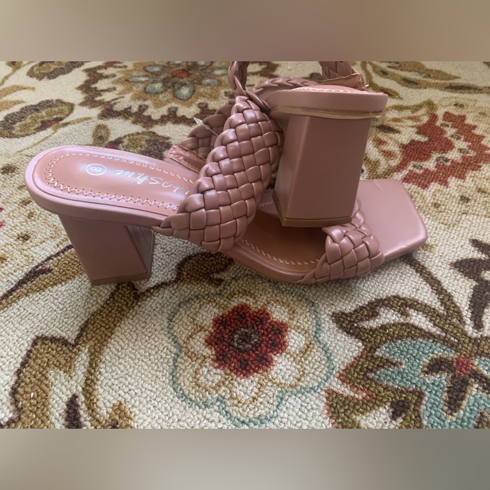 Pink Heels - Picture 3 of 4